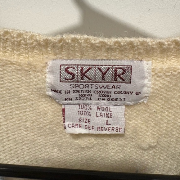 VINTAGE WINTER SKATING SCENE WOOL SWEATER - Picture 2 of 5